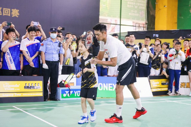 而是详细向 而是详细向